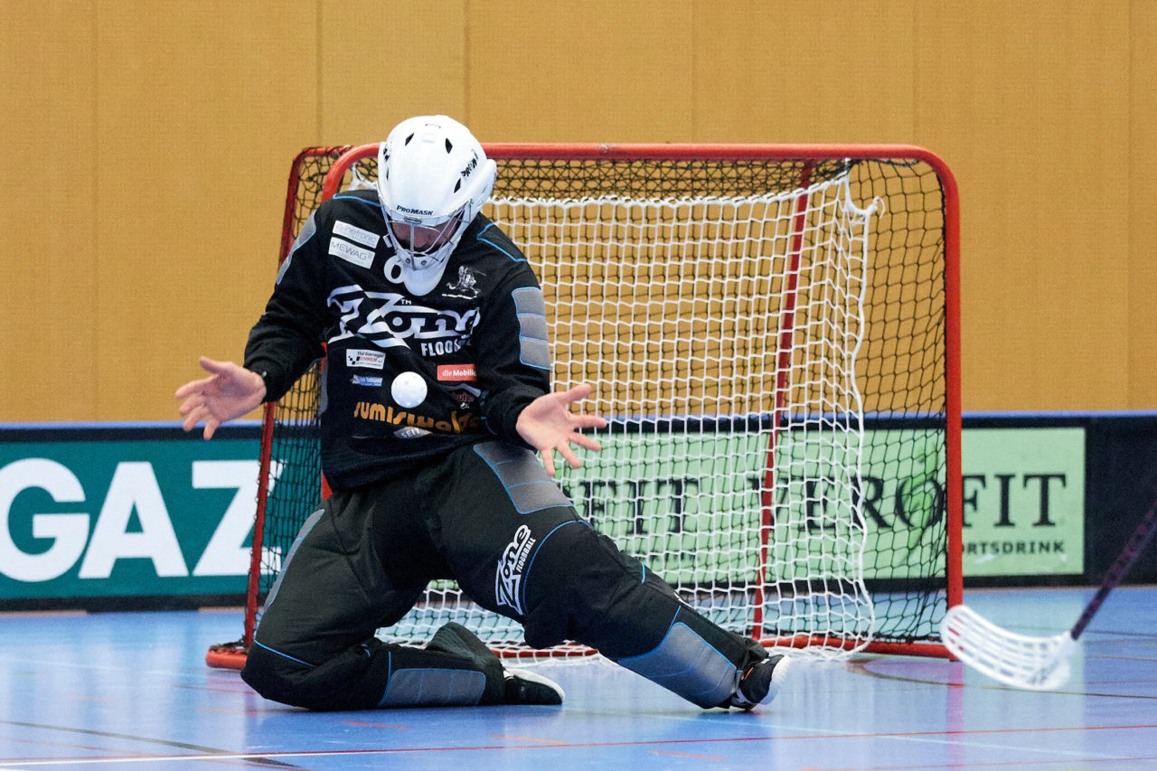 Zug United Herren NLB Aufstiegsspiele NLB/NLA   
Zug United - UHC Grünenmatt Sumiswald Resultat 9 : 3 
am 1. April 2017 in der Sporthalle Schönenbühl in Unterägeri 
Bild: Michael Peter