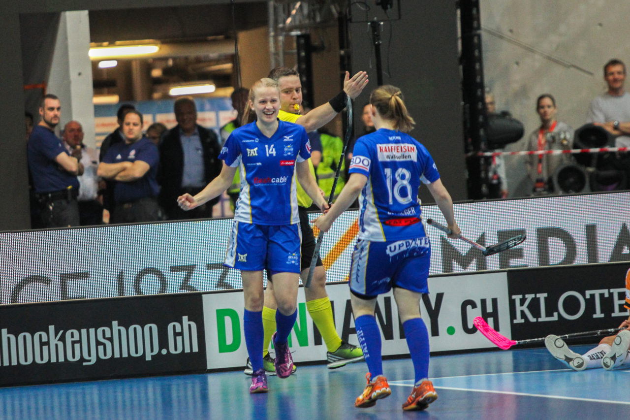 SWISS Arena (Kloten), 22.04.2017, Unihockey Damen NLA Superfinal, UHC Dietlikon - piranha chur, Sindy Rüegger (Nr. 14, UHC Dietlikon) bejubelt das 7:2

(Claudio Schwarz, unihockey-fotos.ch)

Copyright: Claudio Schwarz, unihockey-fotos.ch – Dieses Bild wurde durch swiss unihockey lizenziert und darf ausschliesslich auf den Online-Kanälen von swiss unihockey verwendet werden. Die redaktionelle oder kommerzielle Nutzung durch Dritte (Medien, Vereine, Unternehmen oder Privatpersonen) per Download von diesem flickr-Account ist ausgeschlossen. Das Bild kann bei Interesse via unihockey-fotos.ch kostenpflichtig lizenziert werden. unihockey-fotos.ch behält sich vor, fehlbaren Medien, Vereinen, Unternehmen oder Privatpersonen Bilder mit einem Zuschlag in Rechnung zu stellen.