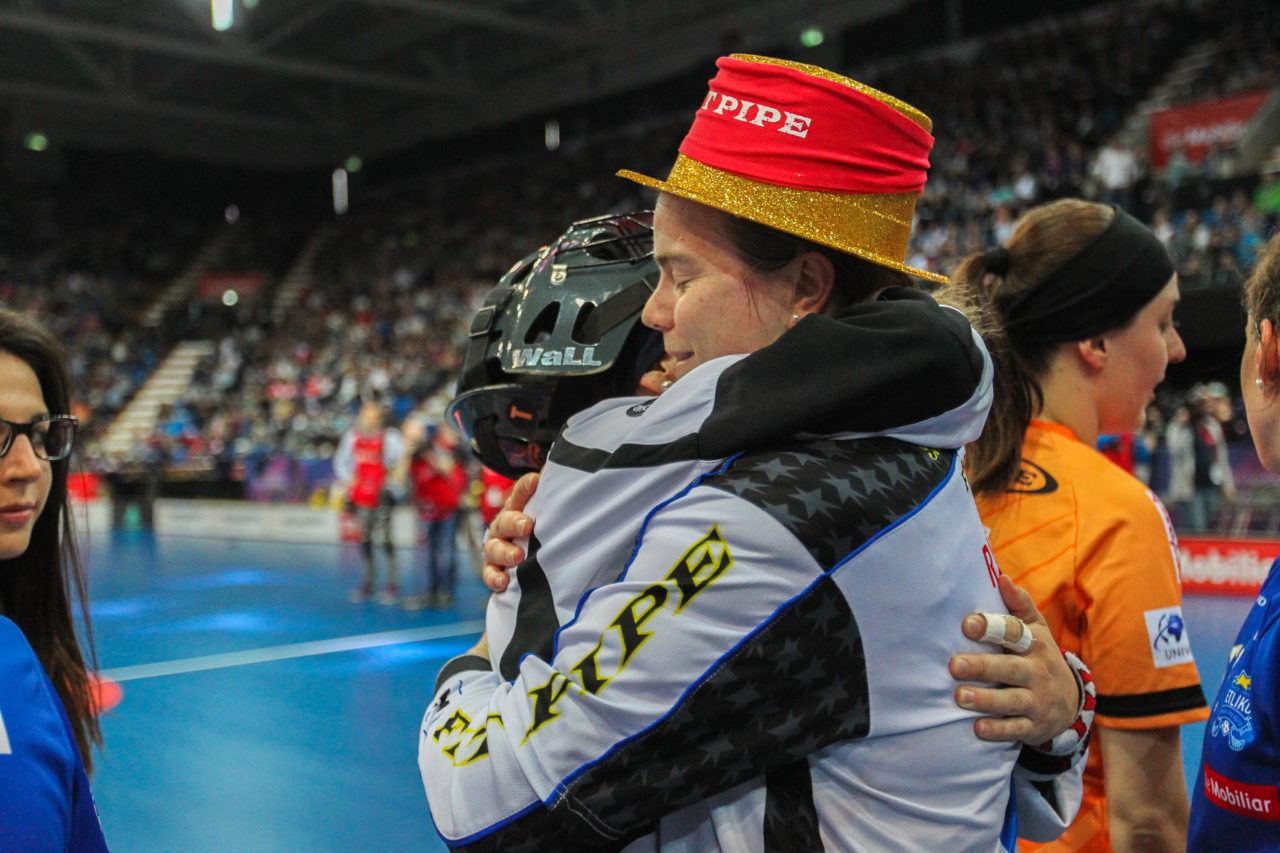 SWISS Arena (Kloten), 22.04.2017, Unihockey Damen NLA Superfinal, UHC Dietlikon - piranha chur, Jill Münger (Nr. 1, UHC Dietlikon) und Monika Schmid (Nr. 29, UHC Dietlikon) bejubeln den Schweizermeister Titel

(Claudio Schwarz, unihockey-fotos.ch)

Copyright: Claudio Schwarz, unihockey-fotos.ch – Dieses Bild wurde durch swiss unihockey lizenziert und darf ausschliesslich auf den Online-Kanälen von swiss unihockey verwendet werden. Die redaktionelle oder kommerzielle Nutzung durch Dritte (Medien, Vereine, Unternehmen oder Privatpersonen) per Download von diesem flickr-Account ist ausgeschlossen. Das Bild kann bei Interesse via unihockey-fotos.ch kostenpflichtig lizenziert werden. unihockey-fotos.ch behält sich vor, fehlbaren Medien, Vereinen, Unternehmen oder Privatpersonen Bilder mit einem Zuschlag in Rechnung zu stellen.