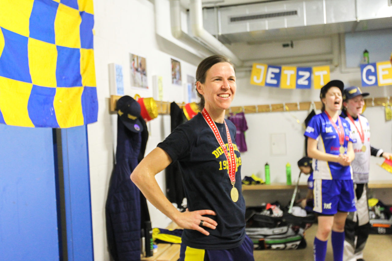 SWISS Arena (Kloten), 22.04.2017, Unihockey Damen NLA Superfinal, UHC Dietlikon - piranha chur, Simone Berner

(Claudio Schwarz, unihockey-fotos.ch)

Copyright: Claudio Schwarz, unihockey-fotos.ch – Dieses Bild wurde durch swiss unihockey lizenziert und darf ausschliesslich auf den Online-Kanälen von swiss unihockey verwendet werden. Die redaktionelle oder kommerzielle Nutzung durch Dritte (Medien, Vereine, Unternehmen oder Privatpersonen) per Download von diesem flickr-Account ist ausgeschlossen. Das Bild kann bei Interesse via unihockey-fotos.ch kostenpflichtig lizenziert werden. unihockey-fotos.ch behält sich vor, fehlbaren Medien, Vereinen, Unternehmen oder Privatpersonen Bilder mit einem Zuschlag in Rechnung zu stellen.