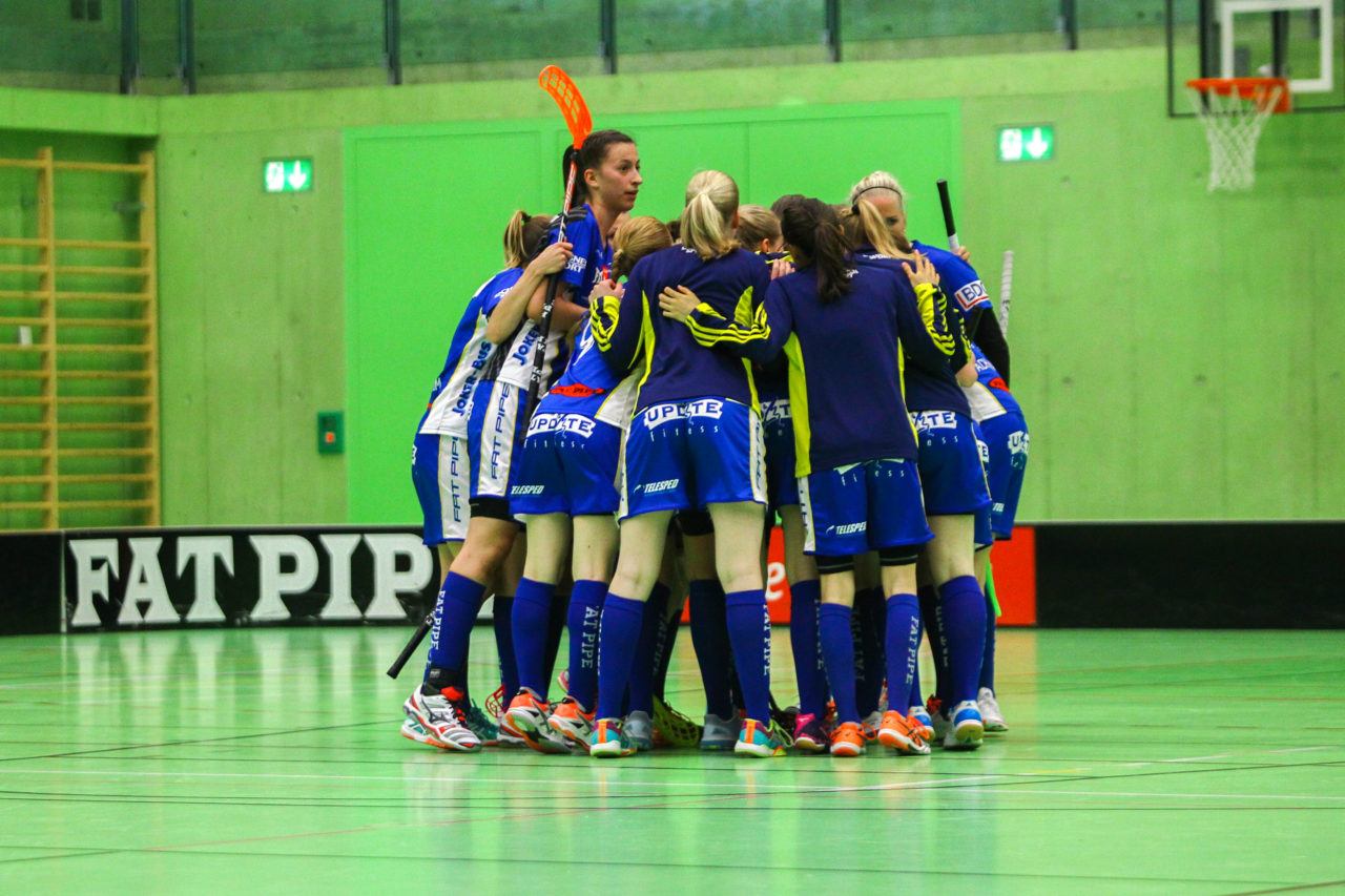 Hardau (Zürich), 08.04.2017, Unihockey Damen NLA Playoff Halbfinal 1. Spiel, UHC Dietlikon - Red Ants Rychenberg Winterthur, Torjubel UHC Dietlikon zum 3:1

(Claudio Schwarz, unihockey-fotos.ch)

Copyright: Claudio Schwarz, unihockey-fotos.ch – Dieses Bild wurde durch swiss unihockey lizenziert und darf ausschliesslich auf den Online-Kanälen von swiss unihockey verwendet werden. Die redaktionelle oder kommerzielle Nutzung durch Dritte (Medien, Vereine, Unternehmen oder Privatpersonen) per Download von diesem flickr-Account ist ausgeschlossen. Das Bild kann bei Interesse via unihockey-fotos.ch kostenpflichtig lizenziert werden. unihockey-fotos.ch behält sich vor, fehlbaren Medien, Vereinen, Unternehmen oder Privatpersonen Bilder mit einem Zuschlag in Rechnung zu stellen.
