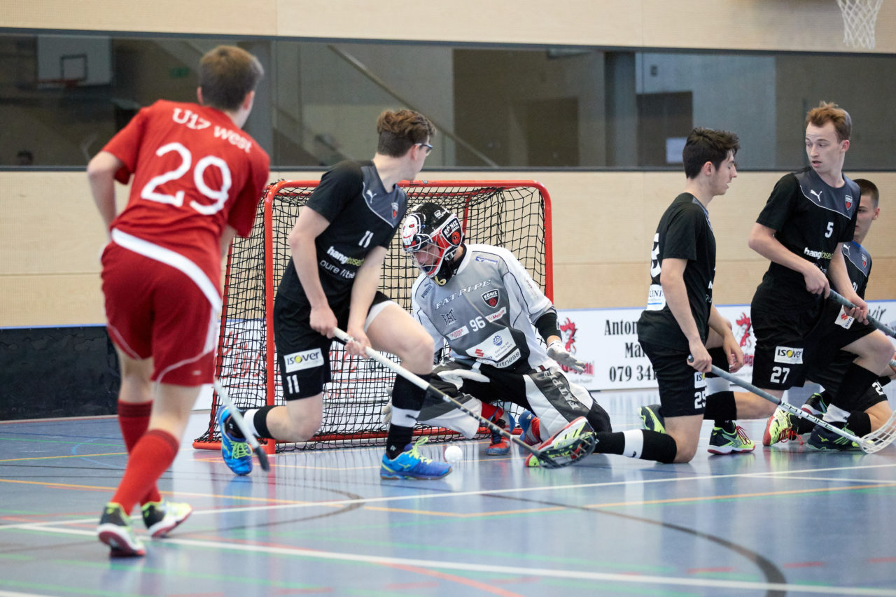 Junioren U17 Trophy Finalturnier mit den Teams U17 Zentral, U17 West, U17 Ost,  Zug United U18, Zürich United B18 und Team Bern am 29. und 30. April 2017 in der Sporthalle Hofmatt in Oberägeri 
Bild: Michael Peter