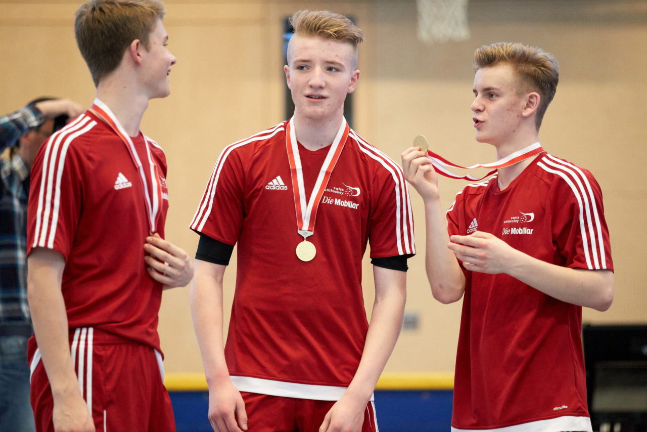 Junioren U17 Trophy Finalturnier mit den Teams U17 Zentral, U17 West, U17 Ost,  Zug United U18, Zürich United B18 und Team Bern am 29. und 30. April 2017 in der Sporthalle Hofmatt in Oberägeri 
Bild: Michael Peter