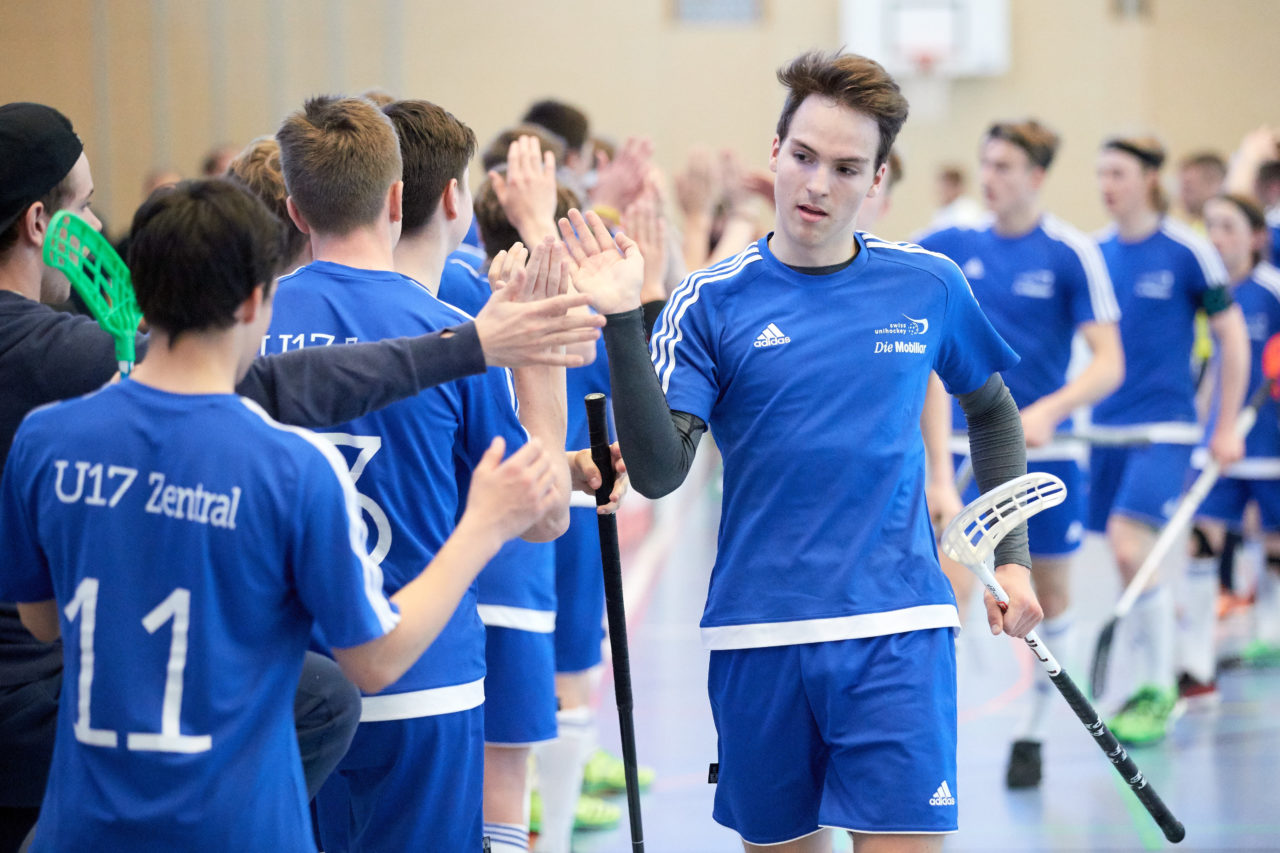 Junioren U17 Trophy Finalturnier mit den Teams U17 Zentral, U17 West, U17 Ost,  Zug United U18, Zürich United B18 und Team Bern am 29. und 30. April 2017 in der Sporthalle Hofmatt in Oberägeri 
Bild: Michael Peter