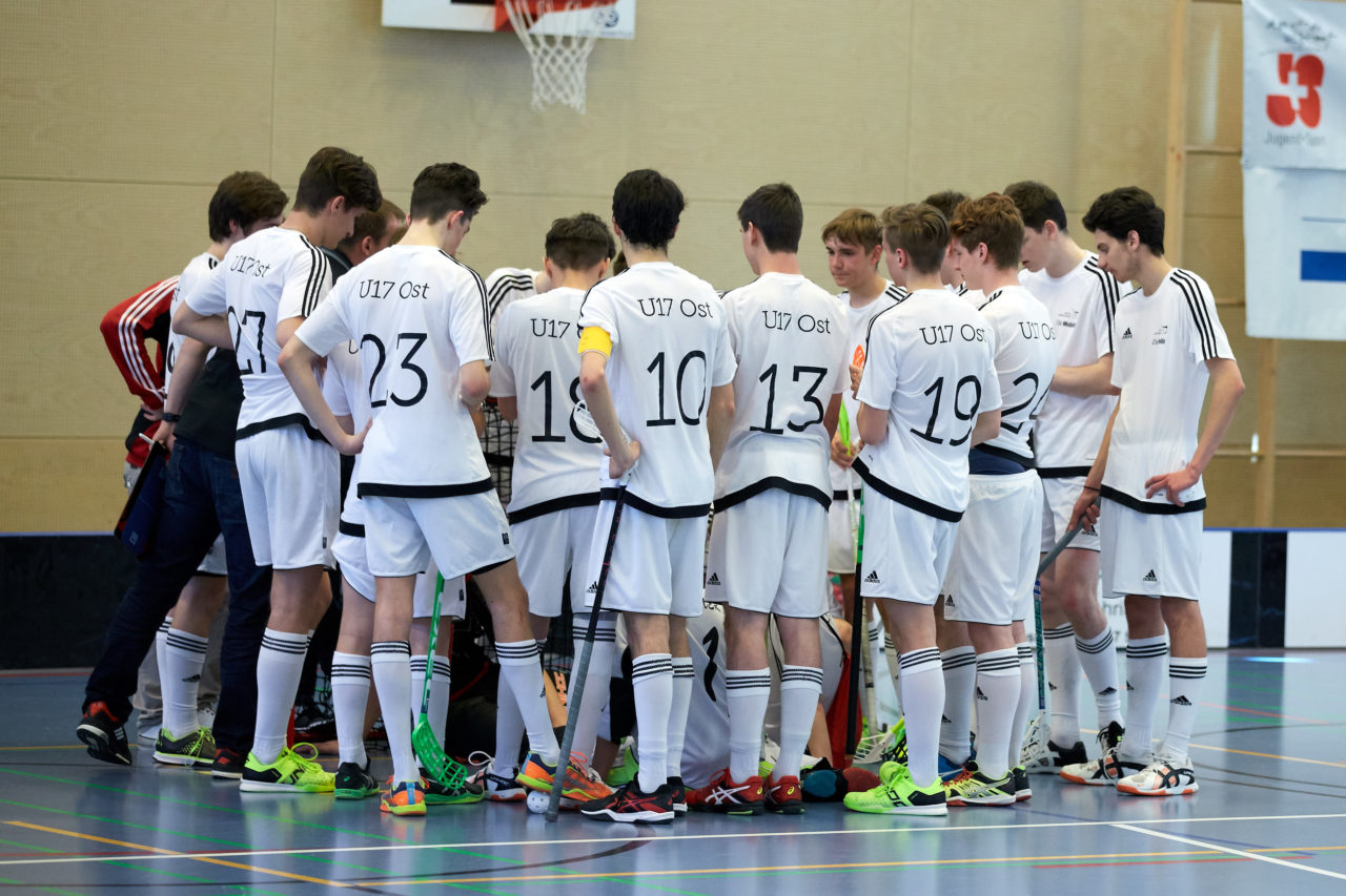 Junioren U17 Trophy Finalturnier mit den Teams U17 Zentral, U17 West, U17 Ost,  Zug United U18, Zürich United B18 und Team Bern am 29. und 30. April 2017 in der Sporthalle Hofmatt in Oberägeri 
Bild: Michael Peter
