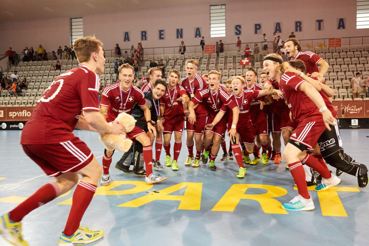 Unihockey Nachwuchsturnier Prague Games der grössten Schweizer Teilnehmerdelegation unter dem Namen Zug United vom 10. bis 14. Juli 2017 in Prag, Tschechische Republik
Kategorien Boys B12 bis Boys B18 und Girls G12 bis Girls G18
Bilder: Michael Peter