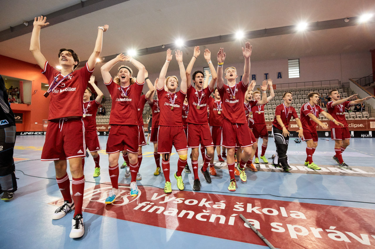 Unihockey Nachwuchsturnier Prague Games der grössten Schweizer Teilnehmerdelegation unter dem Namen Zug United vom 10. bis 14. Juli 2017 in Prag, Tschechische Republik
Kategorien Boys B12 bis Boys B18 und Girls G12 bis Girls G18
Bilder: Michael Peter