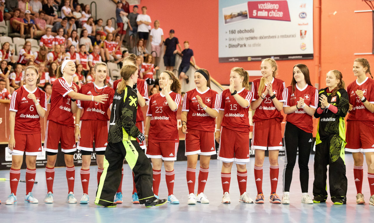 Unihockey Nachwuchsturnier Prague Games der grössten Schweizer Teilnehmerdelegation unter dem Namen Zug United vom 10. bis 14. Juli 2017 in Prag, Tschechische Republik
Kategorien Boys B12 bis Boys B18 und Girls G12 bis Girls G18
Bilder: Michael Peter