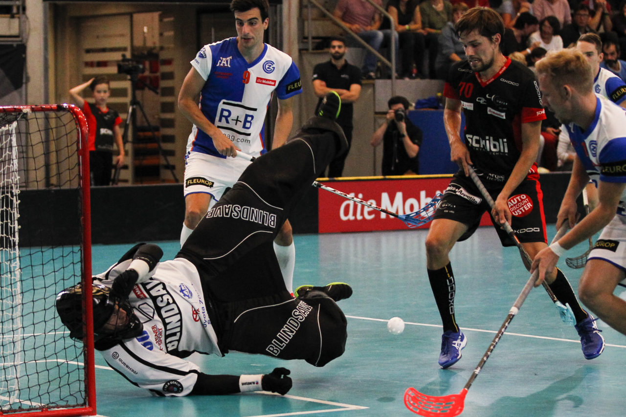 Pascal Meier (Nr. 30, GC Unihockey) wird zum ersten Mal bezwungen.

(16.09.2017; UHC Uster - GC Unihockey; Buchholz, Uster)
Photos: www.unihockey-fotos.ch Claudio Thoma