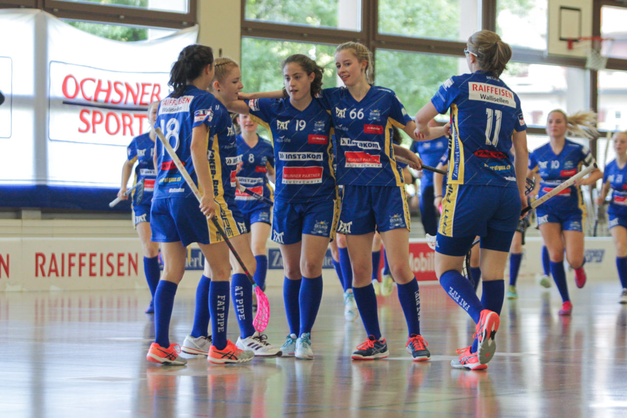 Hüenerweid (Dietlikon), 24.09.2017, Unihockey Damen U21 A 2. Runde, UHC Dietlikon - UH Red Lions Frauenfeld

(Claudio Schwarz, unihockey-fotos.ch)

Copyright: Claudio Schwarz, unihockey-fotos.ch – Dieses Bild wurde durch swiss unihockey lizenziert und darf ausschliesslich auf den Online-Kanälen von swiss unihockey verwendet werden. Die redaktionelle oder kommerzielle Nutzung durch Dritte (Medien, Vereine, Unternehmen oder Privatpersonen) per Download von diesem flickr-Account ist ausgeschlossen. Das Bild kann bei Interesse via unihockey-fotos.ch kostenpflichtig lizenziert werden. unihockey-fotos.ch behält sich vor, fehlbaren Medien, Vereinen, Unternehmen oder Privatpersonen Bilder mit einem Zuschlag in Rechnung zu stellen.