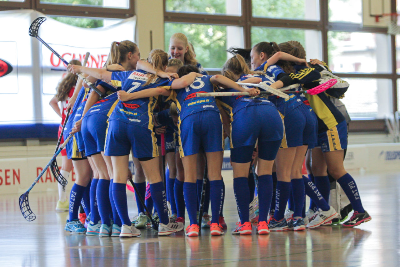Hüenerweid (Dietlikon), 24.09.2017, Unihockey Damen U21 A 2. Runde, UHC Dietlikon - UH Red Lions Frauenfeld

(Claudio Schwarz, unihockey-fotos.ch)

Copyright: Claudio Schwarz, unihockey-fotos.ch – Dieses Bild wurde durch swiss unihockey lizenziert und darf ausschliesslich auf den Online-Kanälen von swiss unihockey verwendet werden. Die redaktionelle oder kommerzielle Nutzung durch Dritte (Medien, Vereine, Unternehmen oder Privatpersonen) per Download von diesem flickr-Account ist ausgeschlossen. Das Bild kann bei Interesse via unihockey-fotos.ch kostenpflichtig lizenziert werden. unihockey-fotos.ch behält sich vor, fehlbaren Medien, Vereinen, Unternehmen oder Privatpersonen Bilder mit einem Zuschlag in Rechnung zu stellen.