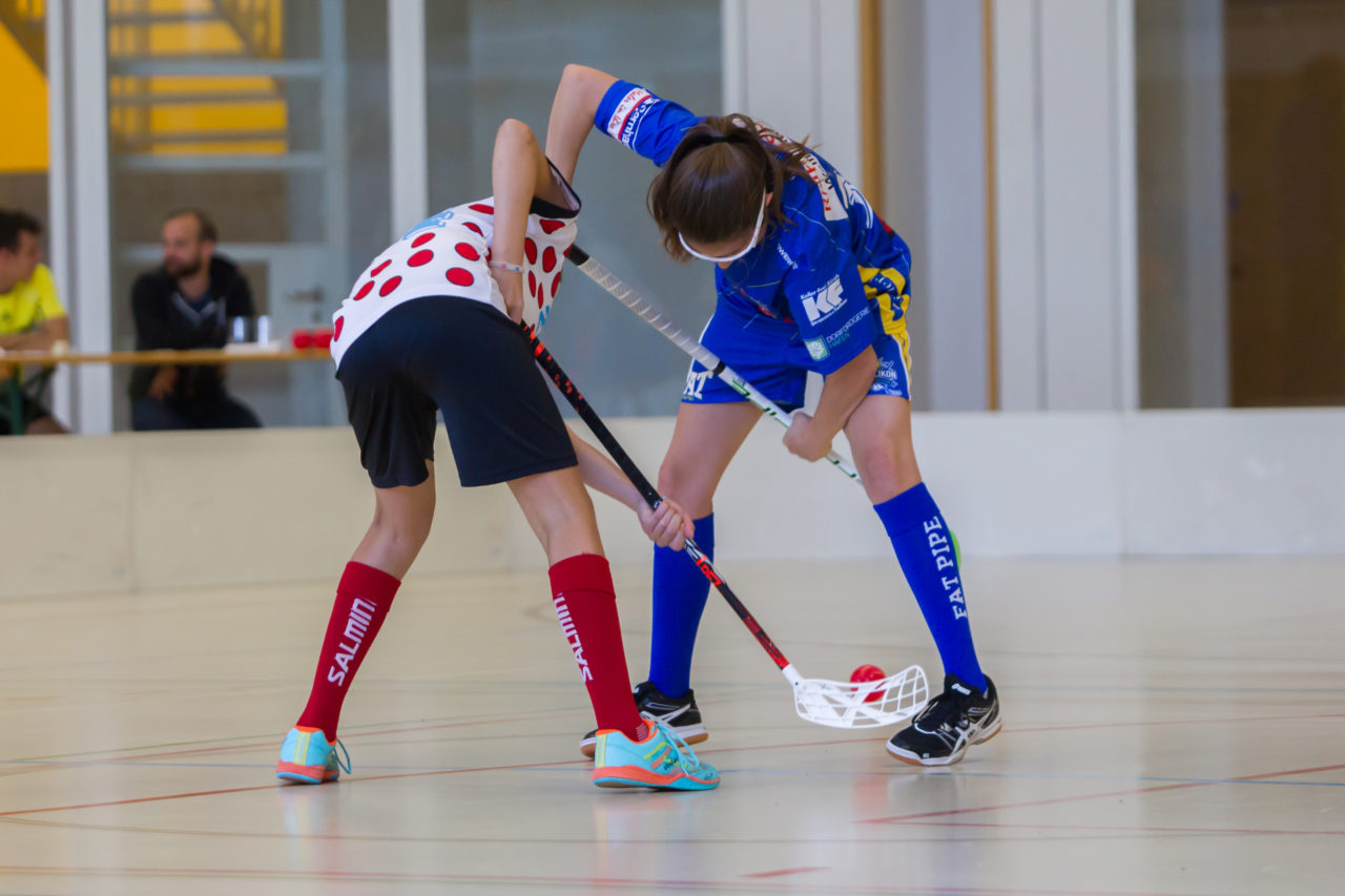 Farlifang (Zumikon), 23.09.2017, Unihockey Juniorinnen C, UHC Dietlikon - Red Ants Rychenberg Winterthur

(Claudio Schwarz, unihockey-fotos.ch)

Copyright: Claudio Schwarz, unihockey-fotos.ch – Dieses Bild wurde durch swiss unihockey lizenziert und darf ausschliesslich auf den Online-Kanälen von swiss unihockey verwendet werden. Die redaktionelle oder kommerzielle Nutzung durch Dritte (Medien, Vereine, Unternehmen oder Privatpersonen) per Download von diesem flickr-Account ist ausgeschlossen. Das Bild kann bei Interesse via unihockey-fotos.ch kostenpflichtig lizenziert werden. unihockey-fotos.ch behält sich vor, fehlbaren Medien, Vereinen, Unternehmen oder Privatpersonen Bilder mit einem Zuschlag in Rechnung zu stellen.