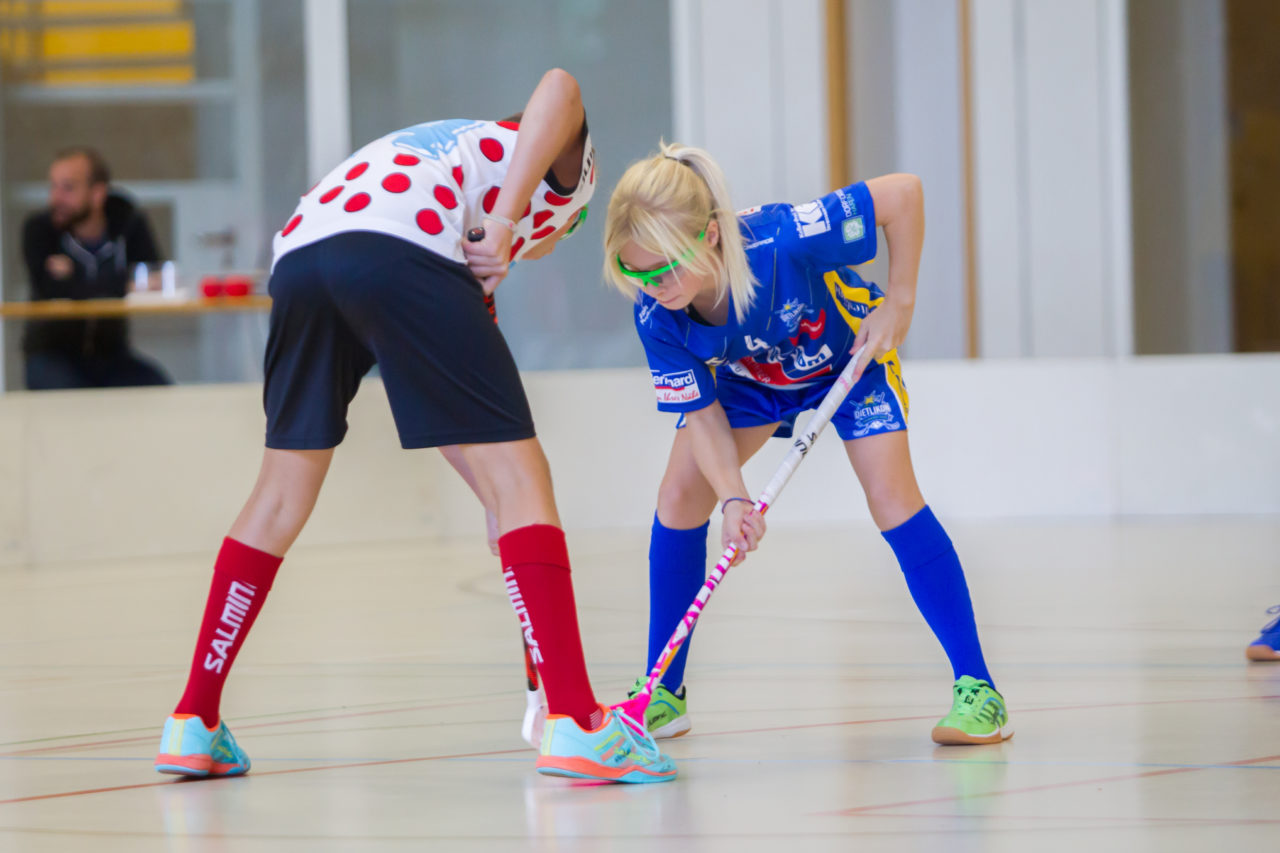 Farlifang (Zumikon), 23.09.2017, Unihockey Juniorinnen C, UHC Dietlikon - Red Ants Rychenberg Winterthur

(Claudio Schwarz, unihockey-fotos.ch)

Copyright: Claudio Schwarz, unihockey-fotos.ch – Dieses Bild wurde durch swiss unihockey lizenziert und darf ausschliesslich auf den Online-Kanälen von swiss unihockey verwendet werden. Die redaktionelle oder kommerzielle Nutzung durch Dritte (Medien, Vereine, Unternehmen oder Privatpersonen) per Download von diesem flickr-Account ist ausgeschlossen. Das Bild kann bei Interesse via unihockey-fotos.ch kostenpflichtig lizenziert werden. unihockey-fotos.ch behält sich vor, fehlbaren Medien, Vereinen, Unternehmen oder Privatpersonen Bilder mit einem Zuschlag in Rechnung zu stellen.