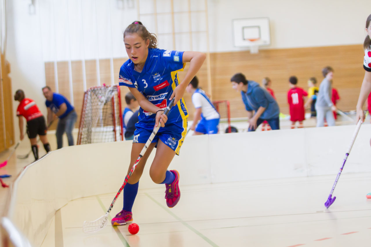 Farlifang (Zumikon), 23.09.2017, Unihockey Juniorinnen C, UHC Dietlikon - Red Ants Rychenberg Winterthur

(Claudio Schwarz, unihockey-fotos.ch)

Copyright: Claudio Schwarz, unihockey-fotos.ch – Dieses Bild wurde durch swiss unihockey lizenziert und darf ausschliesslich auf den Online-Kanälen von swiss unihockey verwendet werden. Die redaktionelle oder kommerzielle Nutzung durch Dritte (Medien, Vereine, Unternehmen oder Privatpersonen) per Download von diesem flickr-Account ist ausgeschlossen. Das Bild kann bei Interesse via unihockey-fotos.ch kostenpflichtig lizenziert werden. unihockey-fotos.ch behält sich vor, fehlbaren Medien, Vereinen, Unternehmen oder Privatpersonen Bilder mit einem Zuschlag in Rechnung zu stellen.