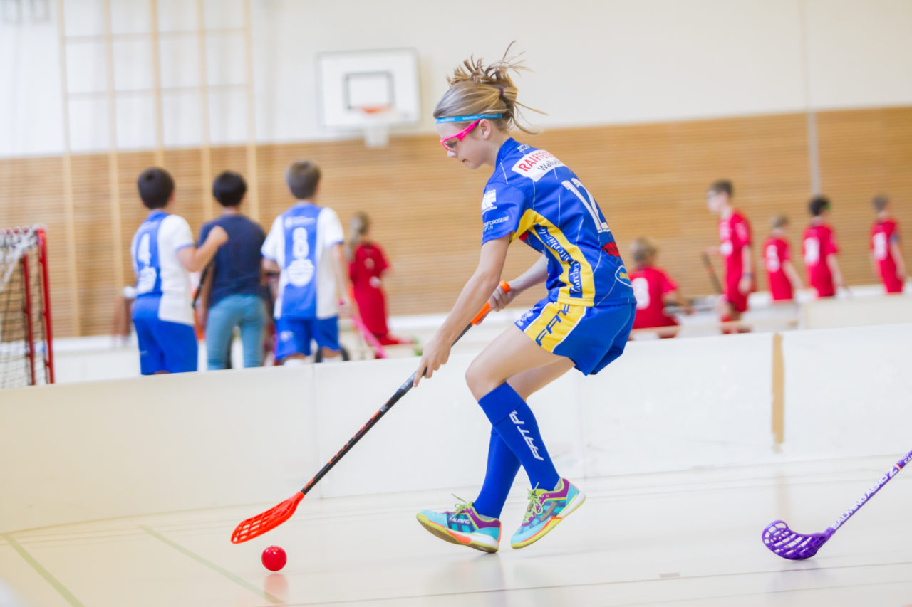 Farlifang (Zumikon), 23.09.2017, Unihockey Juniorinnen C, UHC Dietlikon - Red Ants Rychenberg Winterthur

(Claudio Schwarz, unihockey-fotos.ch)

Copyright: Claudio Schwarz, unihockey-fotos.ch – Dieses Bild wurde durch swiss unihockey lizenziert und darf ausschliesslich auf den Online-Kanälen von swiss unihockey verwendet werden. Die redaktionelle oder kommerzielle Nutzung durch Dritte (Medien, Vereine, Unternehmen oder Privatpersonen) per Download von diesem flickr-Account ist ausgeschlossen. Das Bild kann bei Interesse via unihockey-fotos.ch kostenpflichtig lizenziert werden. unihockey-fotos.ch behält sich vor, fehlbaren Medien, Vereinen, Unternehmen oder Privatpersonen Bilder mit einem Zuschlag in Rechnung zu stellen.