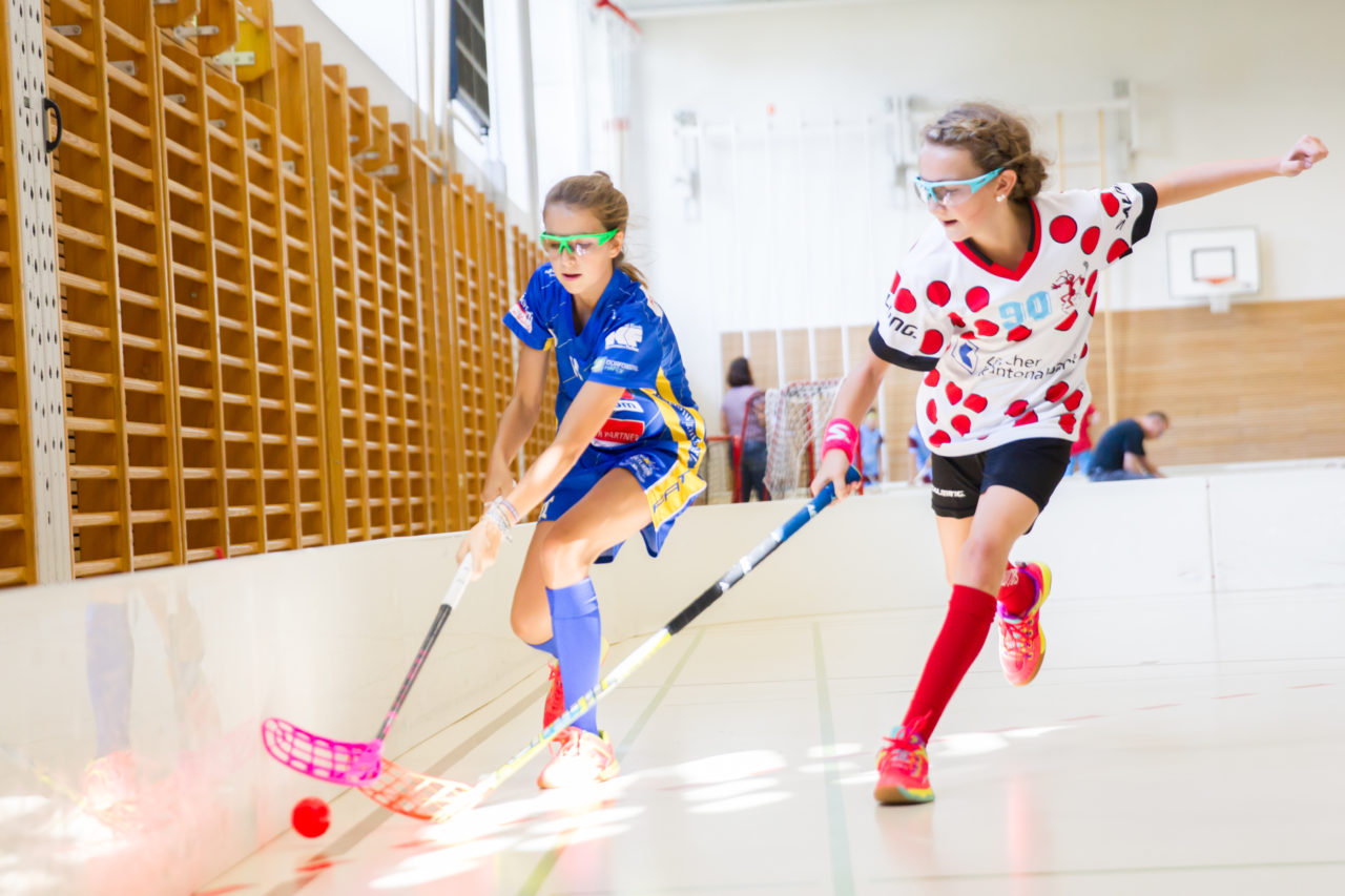 Farlifang (Zumikon), 23.09.2017, Unihockey Juniorinnen C, UHC Dietlikon - Red Ants Rychenberg Winterthur

(Claudio Schwarz, unihockey-fotos.ch)

Copyright: Claudio Schwarz, unihockey-fotos.ch – Dieses Bild wurde durch swiss unihockey lizenziert und darf ausschliesslich auf den Online-Kanälen von swiss unihockey verwendet werden. Die redaktionelle oder kommerzielle Nutzung durch Dritte (Medien, Vereine, Unternehmen oder Privatpersonen) per Download von diesem flickr-Account ist ausgeschlossen. Das Bild kann bei Interesse via unihockey-fotos.ch kostenpflichtig lizenziert werden. unihockey-fotos.ch behält sich vor, fehlbaren Medien, Vereinen, Unternehmen oder Privatpersonen Bilder mit einem Zuschlag in Rechnung zu stellen.