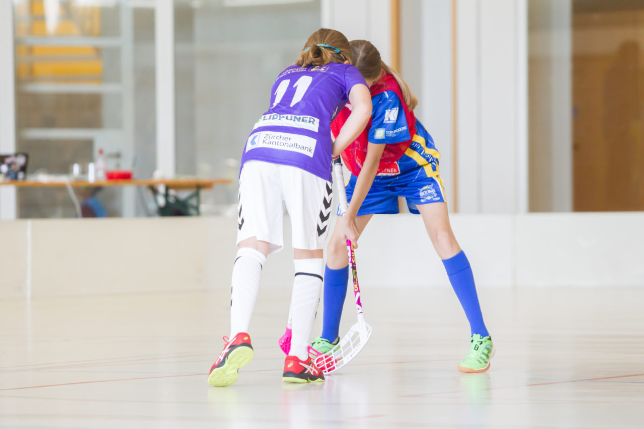 Farlifang (Zumikon), 23.09.2017, Unihockey Juniorinnen C, UHC Dietlikon - Pfannenstiel Egg

(Claudio Schwarz, unihockey-fotos.ch)

Copyright: Claudio Schwarz, unihockey-fotos.ch – Dieses Bild wurde durch swiss unihockey lizenziert und darf ausschliesslich auf den Online-Kanälen von swiss unihockey verwendet werden. Die redaktionelle oder kommerzielle Nutzung durch Dritte (Medien, Vereine, Unternehmen oder Privatpersonen) per Download von diesem flickr-Account ist ausgeschlossen. Das Bild kann bei Interesse via unihockey-fotos.ch kostenpflichtig lizenziert werden. unihockey-fotos.ch behält sich vor, fehlbaren Medien, Vereinen, Unternehmen oder Privatpersonen Bilder mit einem Zuschlag in Rechnung zu stellen.