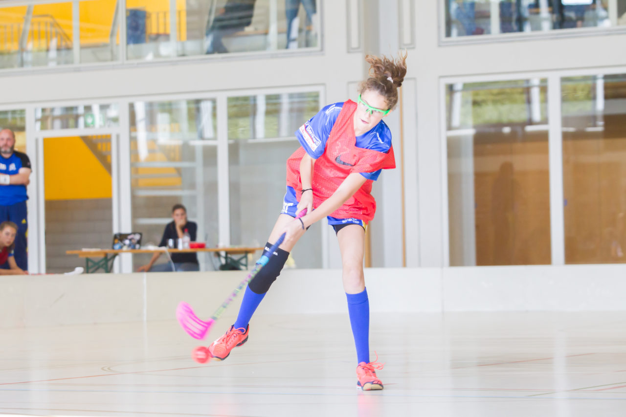 Farlifang (Zumikon), 23.09.2017, Unihockey Juniorinnen C, UHC Dietlikon - Pfannenstiel Egg

(Claudio Schwarz, unihockey-fotos.ch)

Copyright: Claudio Schwarz, unihockey-fotos.ch – Dieses Bild wurde durch swiss unihockey lizenziert und darf ausschliesslich auf den Online-Kanälen von swiss unihockey verwendet werden. Die redaktionelle oder kommerzielle Nutzung durch Dritte (Medien, Vereine, Unternehmen oder Privatpersonen) per Download von diesem flickr-Account ist ausgeschlossen. Das Bild kann bei Interesse via unihockey-fotos.ch kostenpflichtig lizenziert werden. unihockey-fotos.ch behält sich vor, fehlbaren Medien, Vereinen, Unternehmen oder Privatpersonen Bilder mit einem Zuschlag in Rechnung zu stellen.