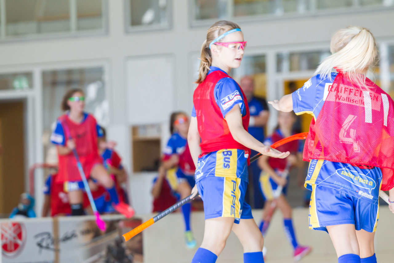 Farlifang (Zumikon), 23.09.2017, Unihockey Juniorinnen C, UHC Dietlikon - Pfannenstiel Egg

(Claudio Schwarz, unihockey-fotos.ch)

Copyright: Claudio Schwarz, unihockey-fotos.ch – Dieses Bild wurde durch swiss unihockey lizenziert und darf ausschliesslich auf den Online-Kanälen von swiss unihockey verwendet werden. Die redaktionelle oder kommerzielle Nutzung durch Dritte (Medien, Vereine, Unternehmen oder Privatpersonen) per Download von diesem flickr-Account ist ausgeschlossen. Das Bild kann bei Interesse via unihockey-fotos.ch kostenpflichtig lizenziert werden. unihockey-fotos.ch behält sich vor, fehlbaren Medien, Vereinen, Unternehmen oder Privatpersonen Bilder mit einem Zuschlag in Rechnung zu stellen.