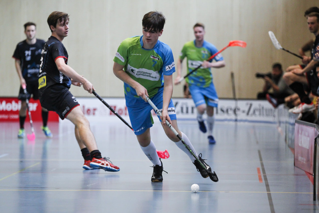 Levin Conrad (Nr. 7, Floorball Thurgau) am Ball.

(8.10.2017; UHC Pfannenstiel Egg - Floorball Thurgau; Sporthalle Kirchwies, Egg)
Photos: www.unihockey-fotos.ch Claudio Thoma