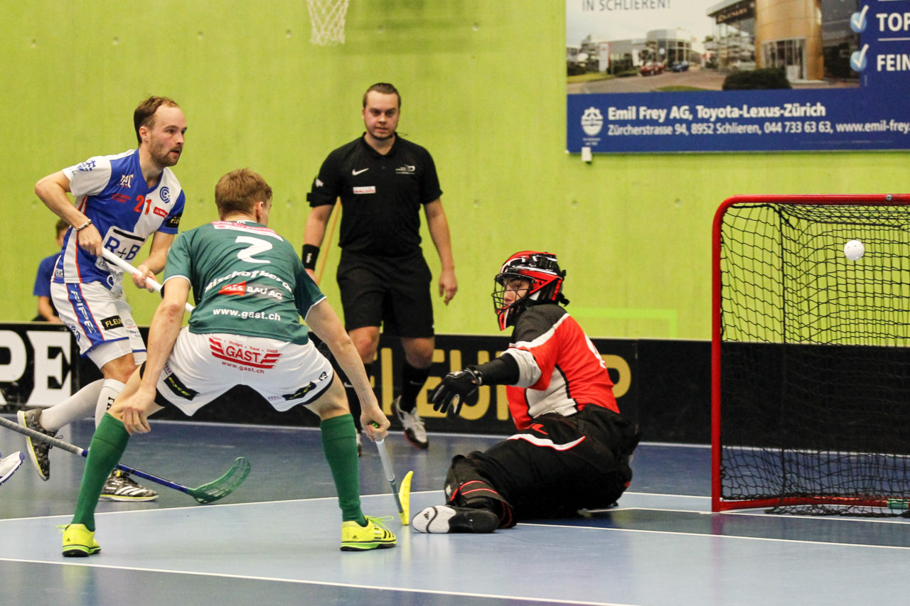 Emil Julkunen (Nr. 21, GC Unihockey) verfehlt knapp das Tor.

14.10.2017; GC Unihockey - SV Wiler Ersigen, Sporthalle Hardau; Zuerich)
Photos: www.unihockey-fotos.ch Claudio Thoma