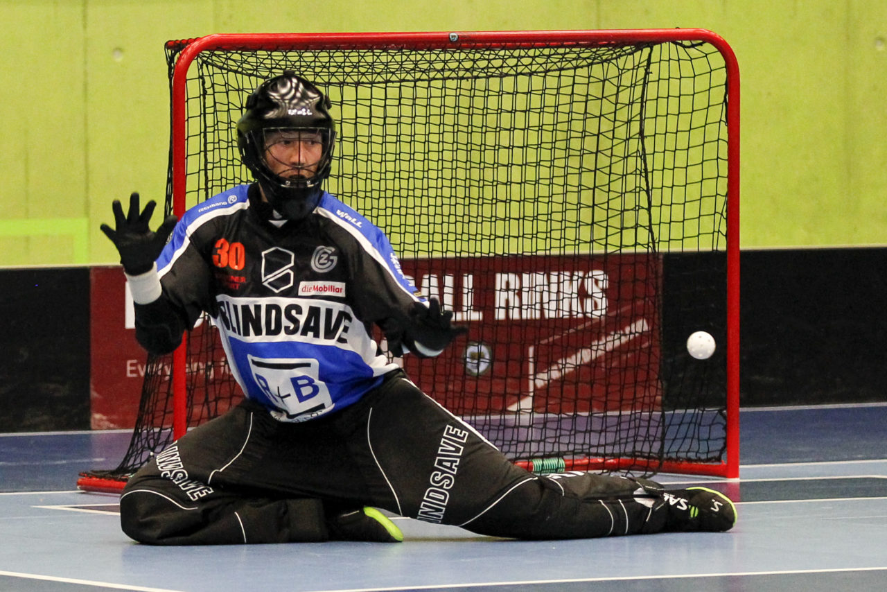 Pascal Meier (Nr. 30, GC Unihockey) wird von Dave Wittwer (Nr. 10, SV Wiler-Ersigen, nicht im Bild) unhaltbar bezwungen.

14.10.2017; GC Unihockey - SV Wiler Ersigen, Sporthalle Hardau; Zuerich)
Photos: www.unihockey-fotos.ch Claudio Thoma