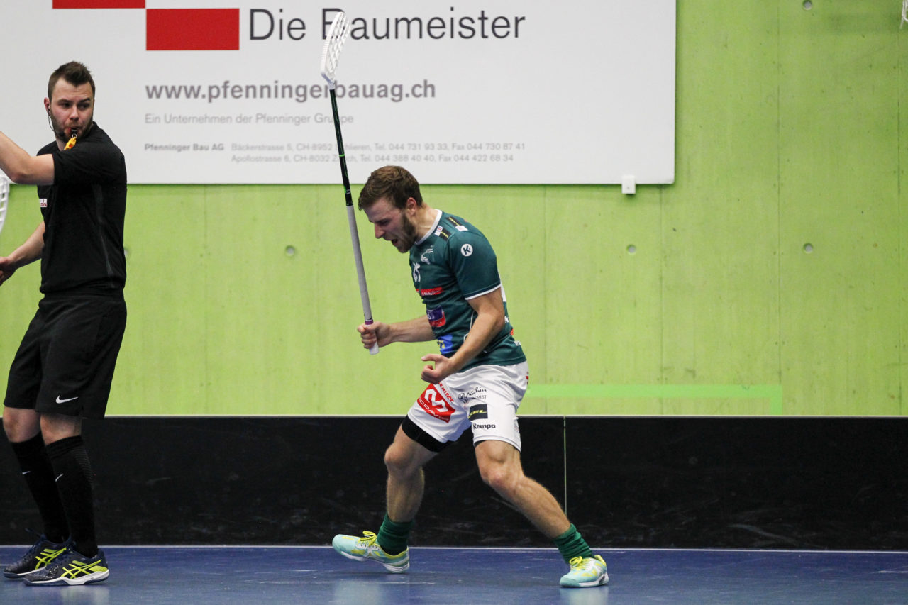 Jubel von Joel Kraehenbuehl (Nr. 85, SV Wiler-Ersigen) nach seinem Treffer.

14.10.2017; GC Unihockey - SV Wiler Ersigen, Sporthalle Hardau; Zuerich)
Photos: www.unihockey-fotos.ch Claudio Thoma