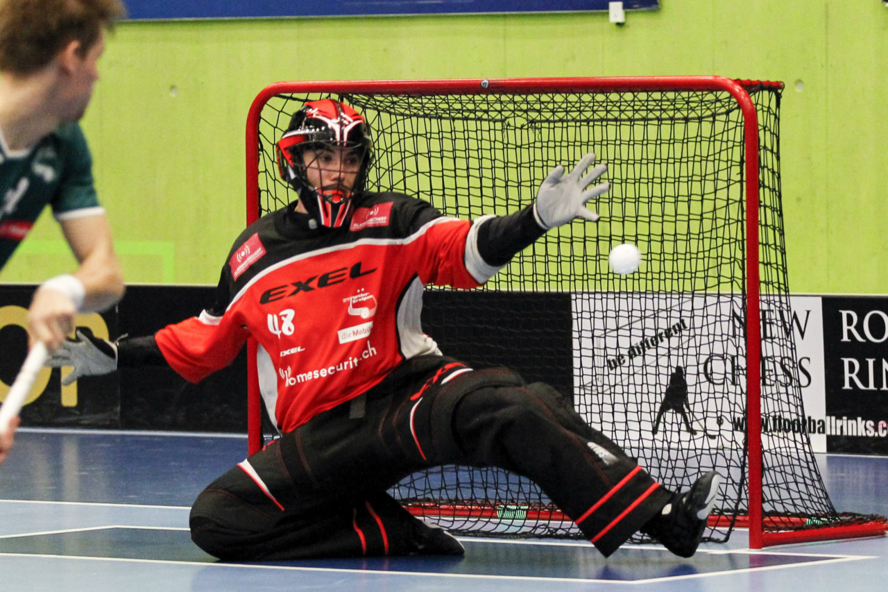 Nicolas Wolf (Nr. 48, SV Wiler-Ersigen) pariert einen Ball.

14.10.2017; GC Unihockey - SV Wiler Ersigen, Sporthalle Hardau; Zuerich)
Photos: www.unihockey-fotos.ch Claudio Thoma