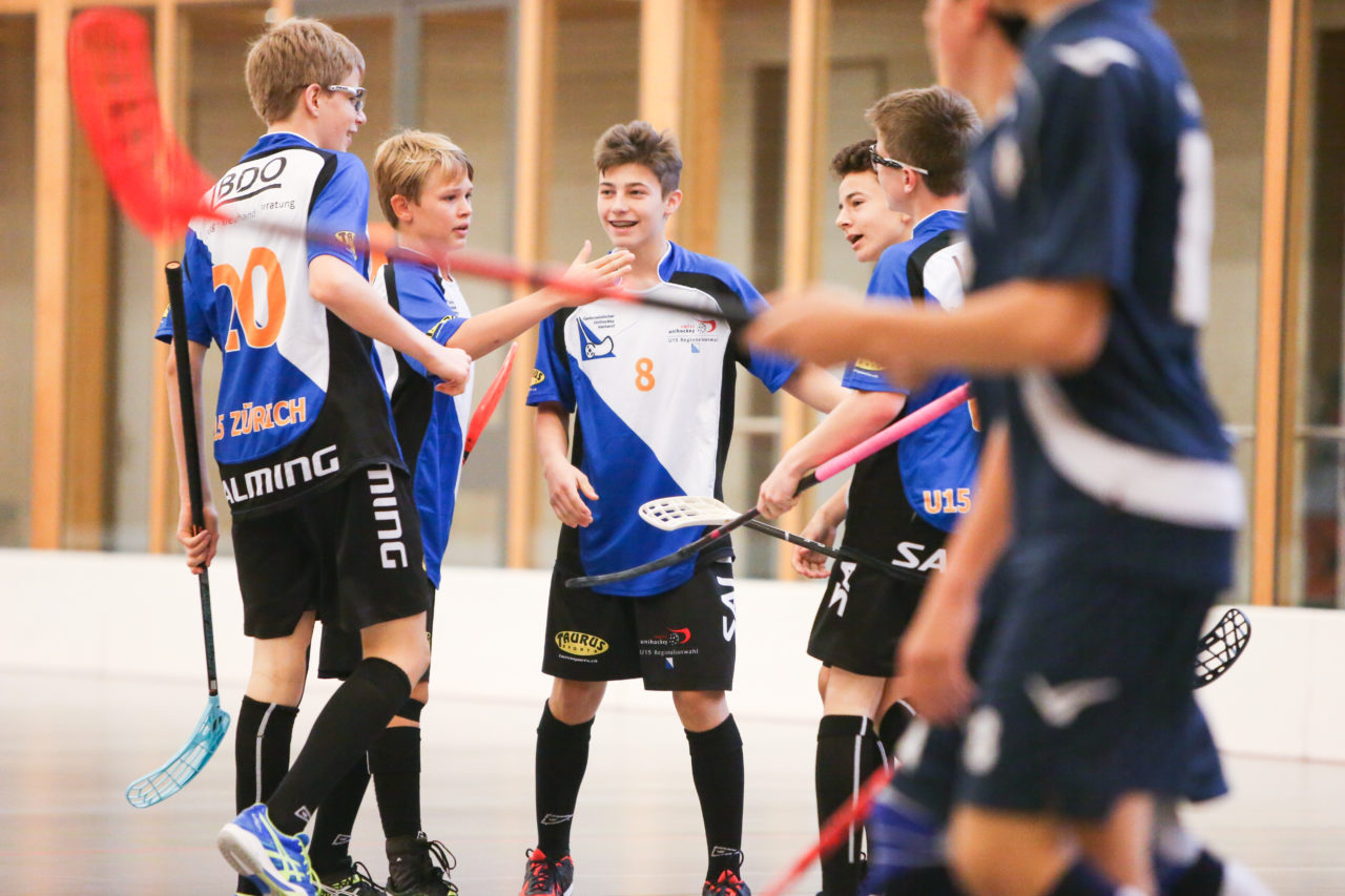 Doppelturnhalle Trimmis, Trimmis, 05.11.2017, Unihockey U15 Grischa-Challenge, Ticino - Zürich, Yanick Wagen (Nr. 8, U15 Zürich)

(Severin Binkert, unihockey-fotos.ch)

Copyright: Severin Binkert, unihockey-fotos.ch – Dieses Bild wurde durch swiss unihockey lizenziert und darf ausschliesslich auf den Online-Kanälen von swiss unihockey verwendet werden. Die redaktionelle oder kommerzielle Nutzung durch Dritte (Medien, Vereine, Unternehmen oder Privatpersonen) per Download von diesem flickr-Account ist ausgeschlossen. Das Bild kann bei Interesse via unihockey-fotos.ch kostenpflichtig lizenziert werden. unihockey-fotos.ch behält sich vor, fehlbaren Medien, Vereinen, Unternehmen oder Privatpersonen Bilder mit einem Zuschlag in Rechnung zu stellen.