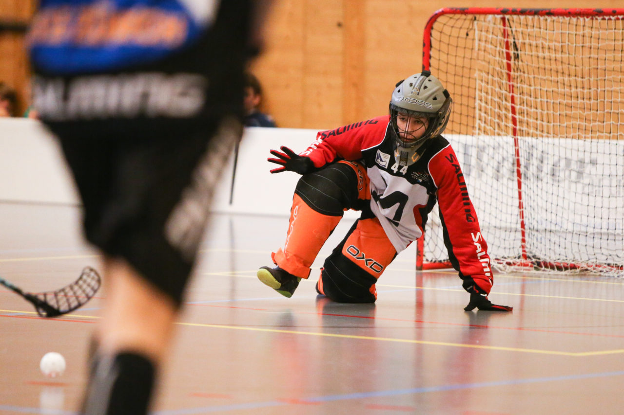 Doppelturnhalle Trimmis, Trimmis, 05.11.2017, Unihockey U15 Grischa-Challenge, Graubünden - Zürich, Yanick Richina (Nr. 44, U15 Zürich)

(Severin Binkert, unihockey-fotos.ch)

Copyright: Severin Binkert, unihockey-fotos.ch – Dieses Bild wurde durch swiss unihockey lizenziert und darf ausschliesslich auf den Online-Kanälen von swiss unihockey verwendet werden. Die redaktionelle oder kommerzielle Nutzung durch Dritte (Medien, Vereine, Unternehmen oder Privatpersonen) per Download von diesem flickr-Account ist ausgeschlossen. Das Bild kann bei Interesse via unihockey-fotos.ch kostenpflichtig lizenziert werden. unihockey-fotos.ch behält sich vor, fehlbaren Medien, Vereinen, Unternehmen oder Privatpersonen Bilder mit einem Zuschlag in Rechnung zu stellen.