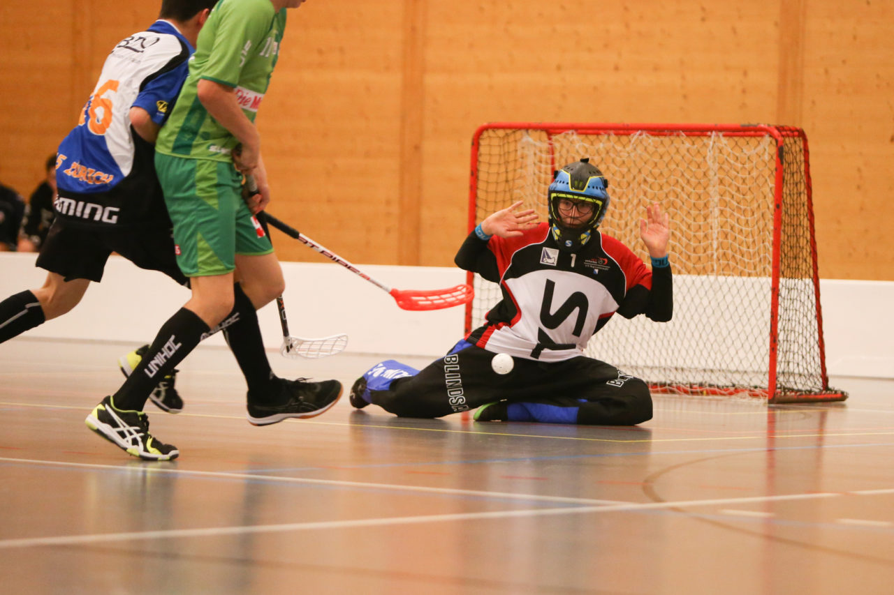 Doppelturnhalle Trimmis, Trimmis, 05.11.2017, Unihockey U15 Grischa-Challenge, Zürich - UVSGA, Julian Wagniéres (Nr. 1, U15 Zürich)

(Severin Binkert, unihockey-fotos.ch)

Copyright: Severin Binkert, unihockey-fotos.ch – Dieses Bild wurde durch swiss unihockey lizenziert und darf ausschliesslich auf den Online-Kanälen von swiss unihockey verwendet werden. Die redaktionelle oder kommerzielle Nutzung durch Dritte (Medien, Vereine, Unternehmen oder Privatpersonen) per Download von diesem flickr-Account ist ausgeschlossen. Das Bild kann bei Interesse via unihockey-fotos.ch kostenpflichtig lizenziert werden. unihockey-fotos.ch behält sich vor, fehlbaren Medien, Vereinen, Unternehmen oder Privatpersonen Bilder mit einem Zuschlag in Rechnung zu stellen.