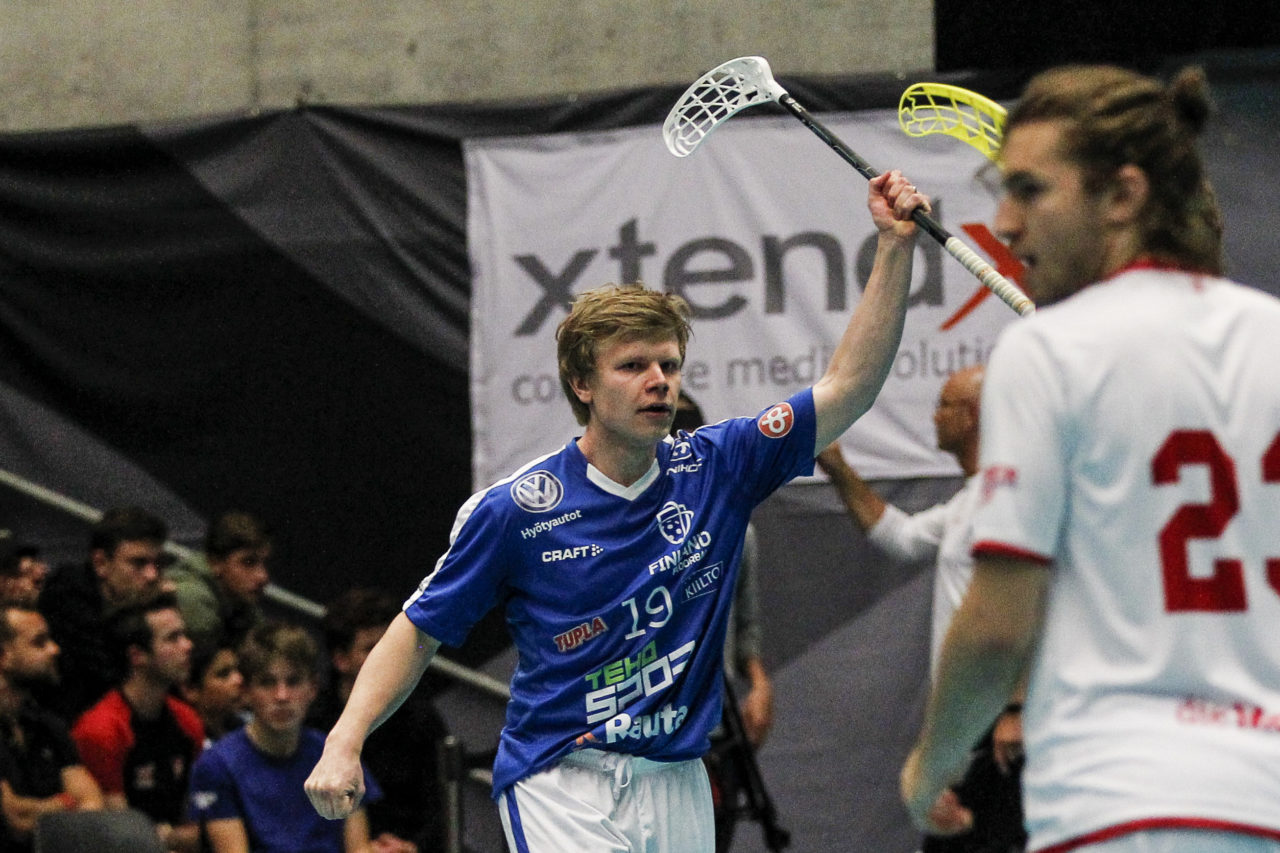 Joonas Pylsy (Nr. 19, Finnland) jubelt.

4.11.2017; Schweden - Tschechien, Sporthalle Grossmatt; Kirchberg)
Photos: www.unihockey-fotos.ch Claudio Thoma