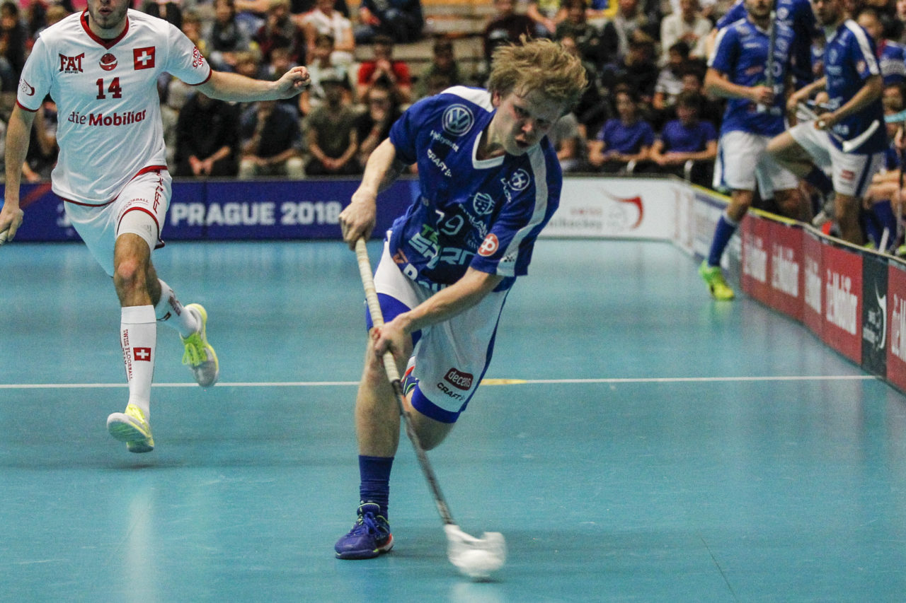 Joonas Pylsy (Nr. 19, Finnland) mit einem Abschluss.

4.11.2017; Schweden - Tschechien, Sporthalle Grossmatt; Kirchberg)
Photos: www.unihockey-fotos.ch Claudio Thoma