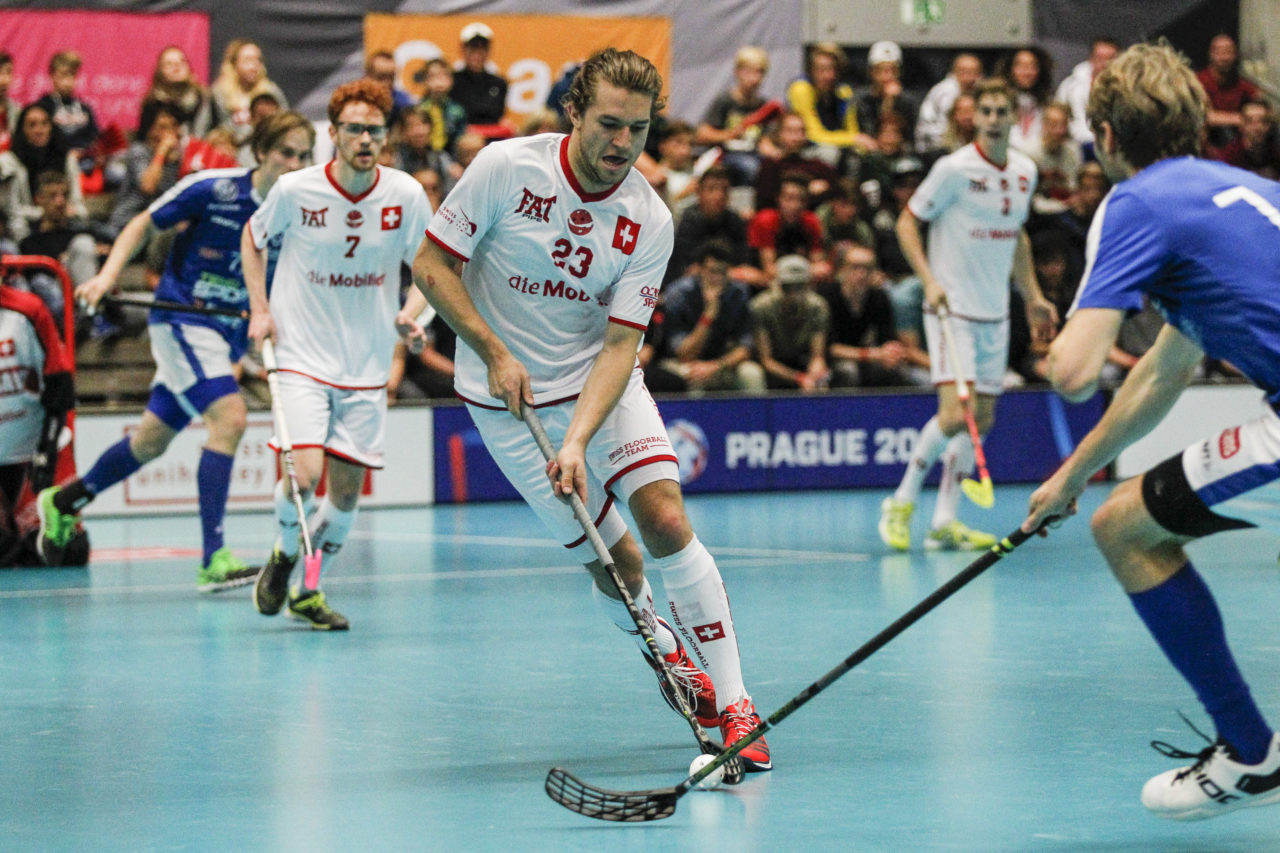 Manuel Engel (Nr. 23, Schweiz) mit Zug ach vorne.

4.11.2017; Schweden - Tschechien, Sporthalle Grossmatt; Kirchberg)
Photos: www.unihockey-fotos.ch Claudio Thoma