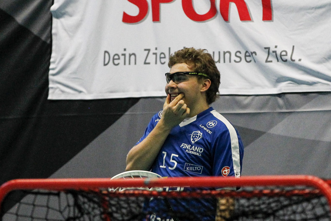 Toni Rintala (Nr. 15, Finnland U19) bejubelt seinen Treffer.

4.11.2017; Schweden U19 - Tschechien U19, Sporthalle Grossmatt; Kirchberg)
Photos: www.unihockey-fotos.ch Claudio Thoma