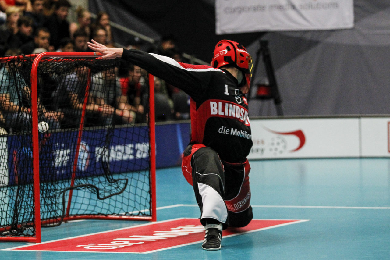 Luca Locher (Nr. 1, Schweiz U19) wird bezwungen.

4.11.2017; Schweden U19 - Tschechien U19, Sporthalle Grossmatt; Kirchberg)
Photos: www.unihockey-fotos.ch Claudio Thoma