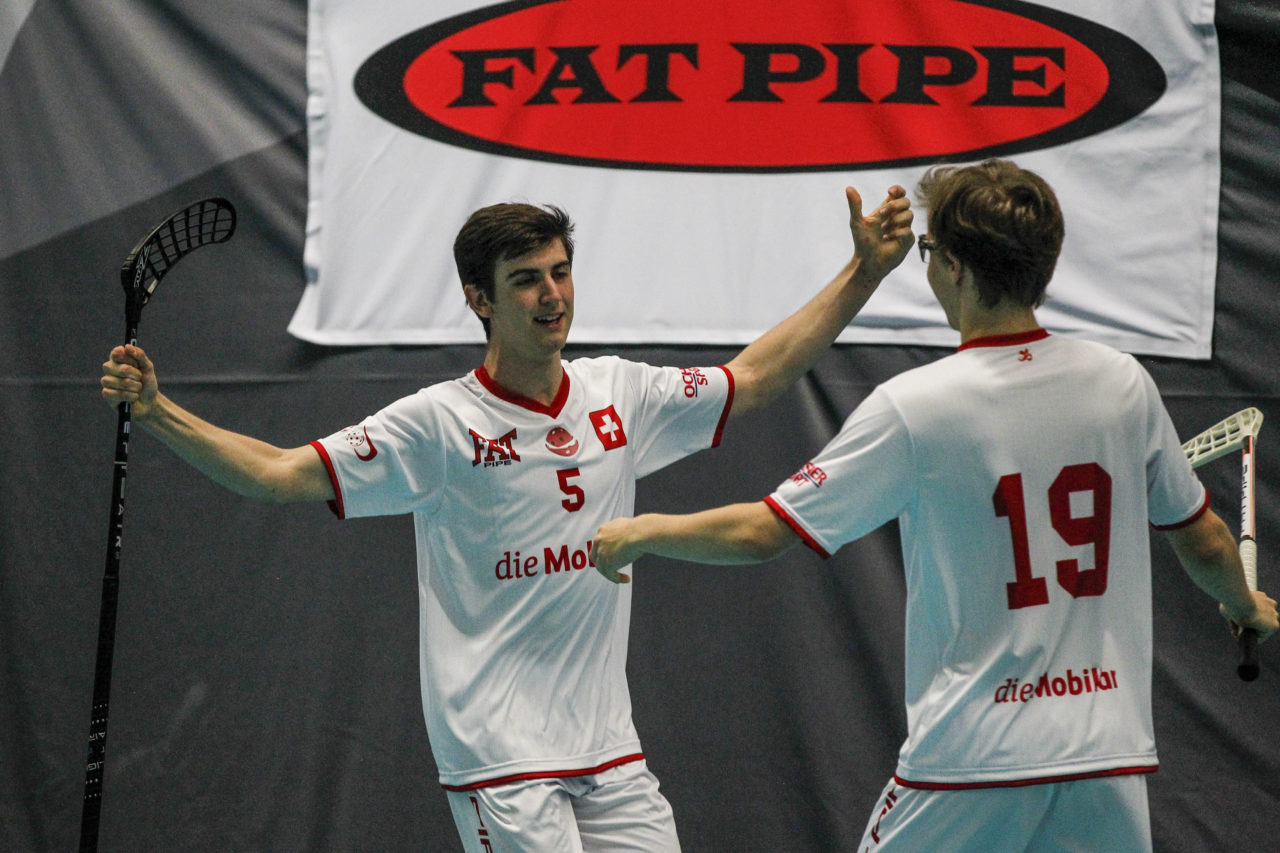 Nadir Monighetti (Nr. 5, Schweiz U19) feiert seinen Treffer.

4.11.2017; Schweden U19 - Tschechien U19, Sporthalle Grossmatt; Kirchberg)
Photos: www.unihockey-fotos.ch Claudio Thoma