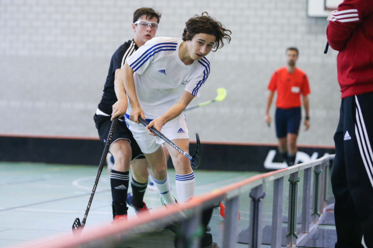 BBZ Halle Biel, 04.11.2017, Unihockey U17-Trophy, U17 Ost - U17 Zentral, Dylan Hasenböhler (Nr. 10, U17 Zentral)

(Severin Binkert, unihockey-fotos.ch)

Copyright: Severin Binkert, unihockey-fotos.ch – Dieses Bild wurde durch swiss unihockey lizenziert und darf ausschliesslich auf den Online-Kanälen von swiss unihockey verwendet werden. Die redaktionelle oder kommerzielle Nutzung durch Dritte (Medien, Vereine, Unternehmen oder Privatpersonen) per Download von diesem flickr-Account ist ausgeschlossen. Das Bild kann bei Interesse via unihockey-fotos.ch kostenpflichtig lizenziert werden. unihockey-fotos.ch behält sich vor, fehlbaren Medien, Vereinen, Unternehmen oder Privatpersonen Bilder mit einem Zuschlag in Rechnung zu stellen.