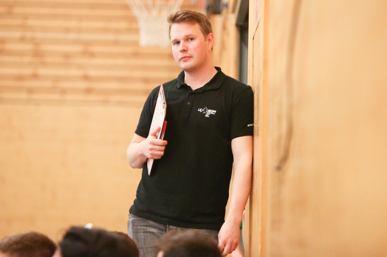 Doppelturnhalle Trimmis, Trimmis, 05.11.2017, Unihockey U15 Grischa-Challenge, Zürich - UVSGA, Kaspar Gassmann (U15 Zürich)

(Severin Binkert, unihockey-fotos.ch)

Copyright: Severin Binkert, unihockey-fotos.ch – Dieses Bild wurde durch swiss unihockey lizenziert und darf ausschliesslich auf den Online-Kanälen von swiss unihockey verwendet werden. Die redaktionelle oder kommerzielle Nutzung durch Dritte (Medien, Vereine, Unternehmen oder Privatpersonen) per Download von diesem flickr-Account ist ausgeschlossen. Das Bild kann bei Interesse via unihockey-fotos.ch kostenpflichtig lizenziert werden. unihockey-fotos.ch behält sich vor, fehlbaren Medien, Vereinen, Unternehmen oder Privatpersonen Bilder mit einem Zuschlag in Rechnung zu stellen.