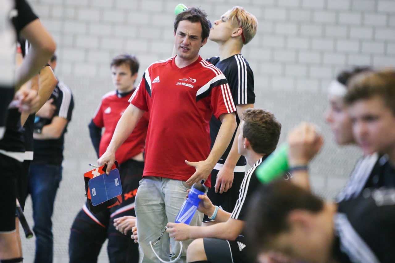 BBZ Halle Biel, 04.11.2017, Unihockey U17-Trophy, U17 Ost - U17 Zentral, Michel Betrisey (U17 Ost)

(Severin Binkert, unihockey-fotos.ch)

Copyright: Severin Binkert, unihockey-fotos.ch – Dieses Bild wurde durch swiss unihockey lizenziert und darf ausschliesslich auf den Online-Kanälen von swiss unihockey verwendet werden. Die redaktionelle oder kommerzielle Nutzung durch Dritte (Medien, Vereine, Unternehmen oder Privatpersonen) per Download von diesem flickr-Account ist ausgeschlossen. Das Bild kann bei Interesse via unihockey-fotos.ch kostenpflichtig lizenziert werden. unihockey-fotos.ch behält sich vor, fehlbaren Medien, Vereinen, Unternehmen oder Privatpersonen Bilder mit einem Zuschlag in Rechnung zu stellen.