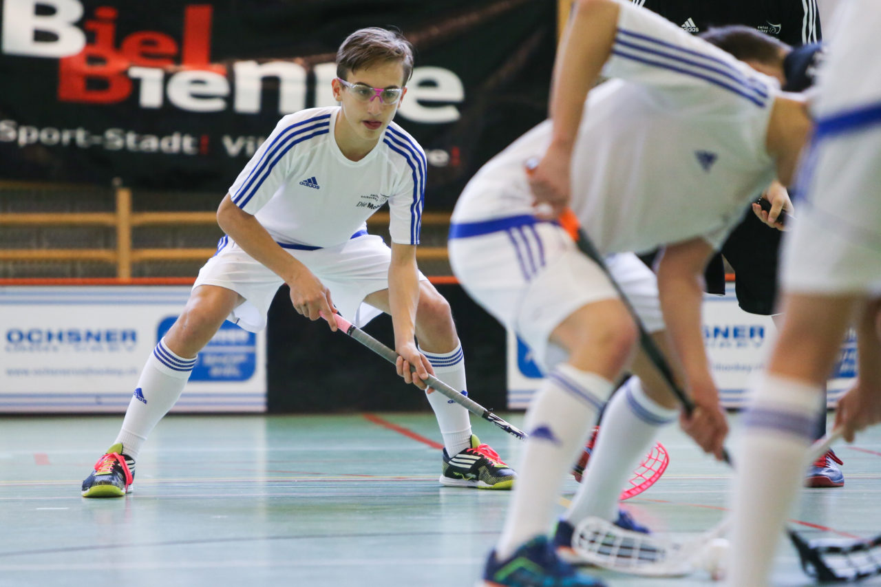 BBZ Halle Biel, 04.11.2017, Unihockey U17-Trophy, U17 Ost - U17 Zentral, Marcel Arnet (Nr. 3, U17 Zentral)

(Severin Binkert, unihockey-fotos.ch)

Copyright: Severin Binkert, unihockey-fotos.ch – Dieses Bild wurde durch swiss unihockey lizenziert und darf ausschliesslich auf den Online-Kanälen von swiss unihockey verwendet werden. Die redaktionelle oder kommerzielle Nutzung durch Dritte (Medien, Vereine, Unternehmen oder Privatpersonen) per Download von diesem flickr-Account ist ausgeschlossen. Das Bild kann bei Interesse via unihockey-fotos.ch kostenpflichtig lizenziert werden. unihockey-fotos.ch behält sich vor, fehlbaren Medien, Vereinen, Unternehmen oder Privatpersonen Bilder mit einem Zuschlag in Rechnung zu stellen.