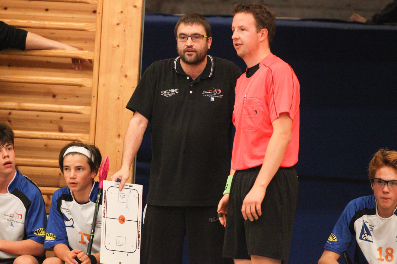 Doppelturnhalle Trimmis, Trimmis, 05.11.2017, Unihockey U15 Grischa-Challenge, Zürich - UVSGA, Marco Meier (U15 Zürich)

(Severin Binkert, unihockey-fotos.ch)

Copyright: Severin Binkert, unihockey-fotos.ch – Dieses Bild wurde durch swiss unihockey lizenziert und darf ausschliesslich auf den Online-Kanälen von swiss unihockey verwendet werden. Die redaktionelle oder kommerzielle Nutzung durch Dritte (Medien, Vereine, Unternehmen oder Privatpersonen) per Download von diesem flickr-Account ist ausgeschlossen. Das Bild kann bei Interesse via unihockey-fotos.ch kostenpflichtig lizenziert werden. unihockey-fotos.ch behält sich vor, fehlbaren Medien, Vereinen, Unternehmen oder Privatpersonen Bilder mit einem Zuschlag in Rechnung zu stellen.