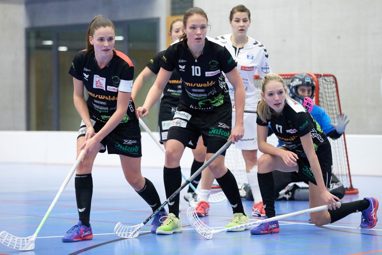 Zug United Damen NLA 
Zug United - UHV Skorpion Emmental 
Resultat 4 : 5 
am 18. November 2017 in der Sporthalle Schönenbühl in Unterägeri 
Bild: Michael Peter