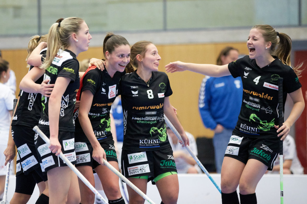 Zug United Damen NLA 
Zug United - UHV Skorpion Emmental 
Resultat 4 : 5 
am 18. November 2017 in der Sporthalle Schönenbühl in Unterägeri 
Bild: Michael Peter