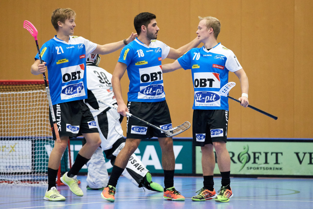 Zug United Herren NLA
Zug United - Kloten-Bülach Jets 
Resultat 6 : 5 am 11. November 2017 in der Sporthalle Schönenbühl in Unterägeri 
Bild: Michael Peter