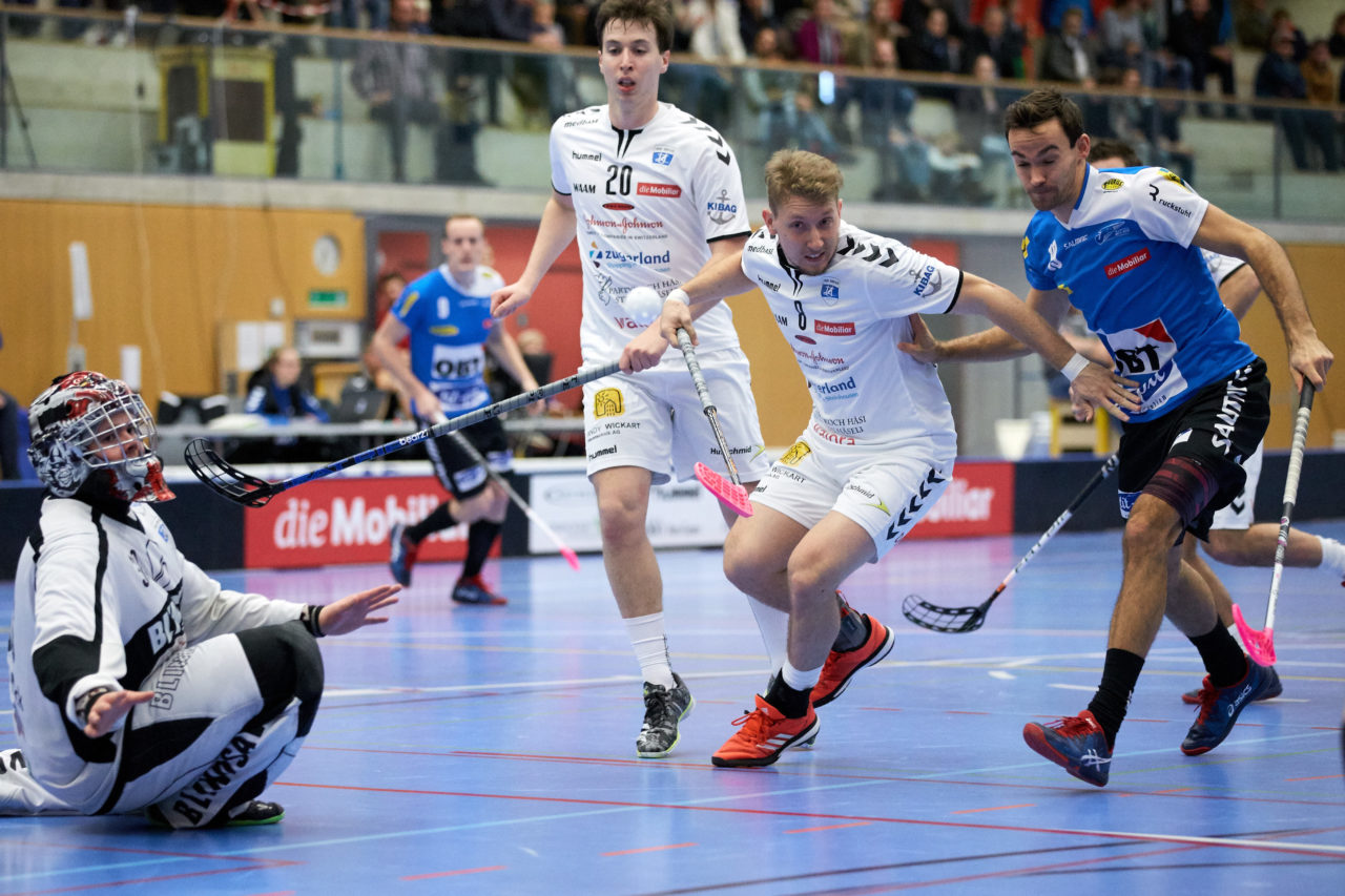 Zug United Herren NLA
Zug United - Kloten-Bülach Jets 
Resultat 6 : 5 am 11. November 2017 in der Sporthalle Schönenbühl in Unterägeri 
Bild: Michael Peter