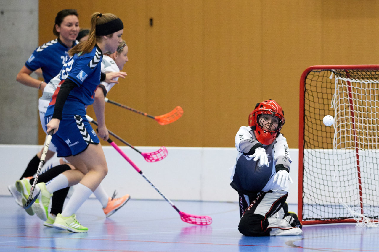 UHC Zugerland - Ad Astra Sarnen 
Resultat 3 : 6 
am 18. November 2017 in der Sporthalle Schönenbühl in Unterägeri 
Bild: Michael Peter