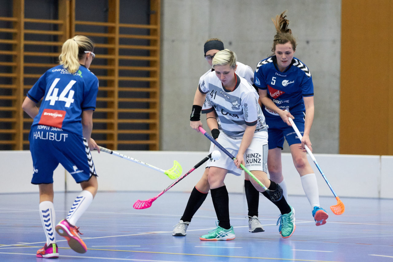 UHC Zugerland - Ad Astra Sarnen 
Resultat 3 : 6 
am 18. November 2017 in der Sporthalle Schönenbühl in Unterägeri 
Bild: Michael Peter