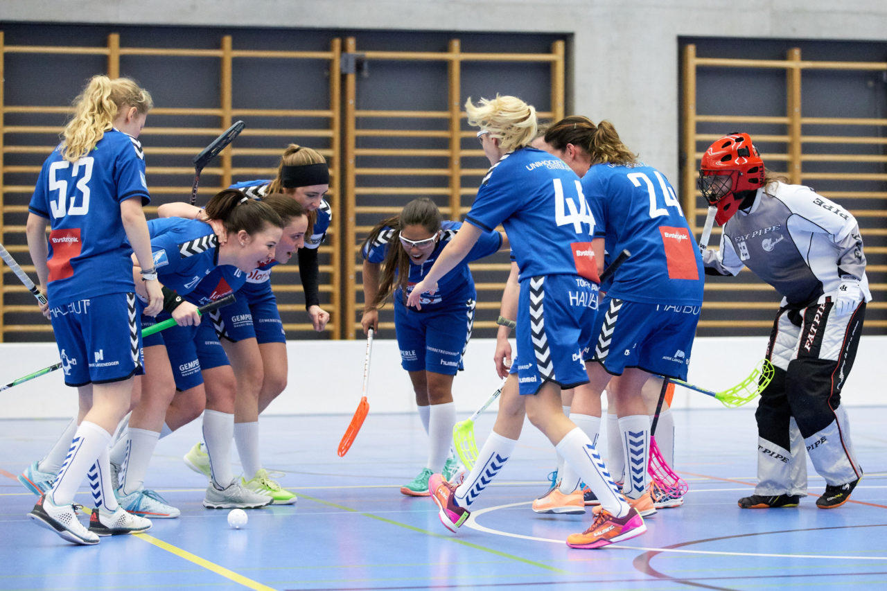 UHC Zugerland - Ad Astra Sarnen 
Resultat 3 : 6 
am 18. November 2017 in der Sporthalle Schönenbühl in Unterägeri 
Bild: Michael Peter