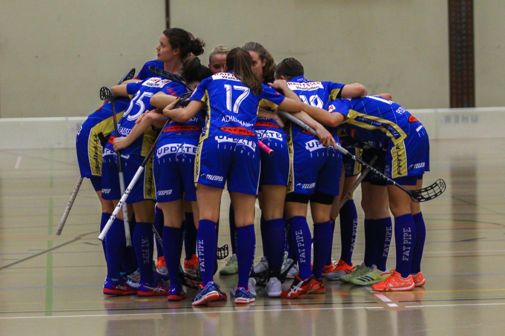 Hüenerweid (Dietlikon), 12.11.2017, Damen NLA 9. Runde, UHC Dietlikon - UHC Waldkirch-St. Gallen, 
(Claudio Schwarz, unihockey-fotos.ch), Torjubel nach dem 2:1

Copyright: Claudio Schwarz, unihockey-fotos.ch – Dieses Bild wurde durch swiss unihockey lizenziert und darf ausschliesslich auf den Online-Kanälen von swiss unihockey verwendet werden. Die redaktionelle oder kommerzielle Nutzung durch Dritte (Medien, Vereine, Unternehmen oder Privatpersonen) per Download von diesem flickr-Account ist ausgeschlossen. Das Bild kann bei Interesse via unihockey-fotos.ch kostenpflichtig lizenziert werden. unihockey-fotos.ch behält sich vor, fehlbaren Medien, Vereinen, Unternehmen oder Privatpersonen Bilder mit einem Zuschlag in Rechnung zu stellen.